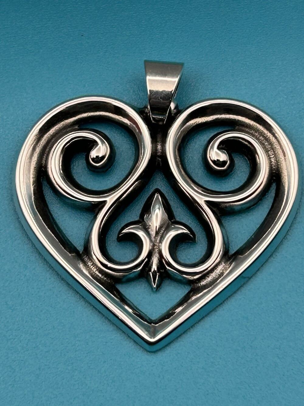 Vintage Rare Retired James Avery Sterling French Scroll Open Heart Pendant